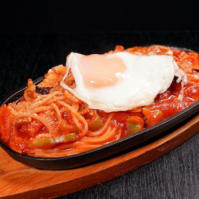 ナポリタン(目玉焼きのせ)
