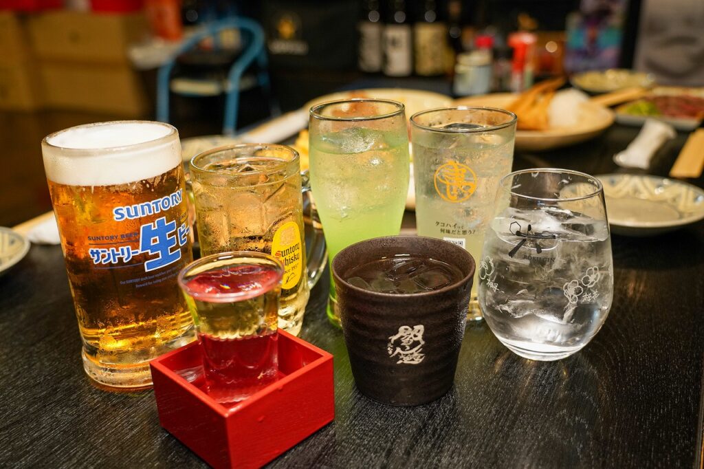 ビールやサワーなど飲み放題のドリンク